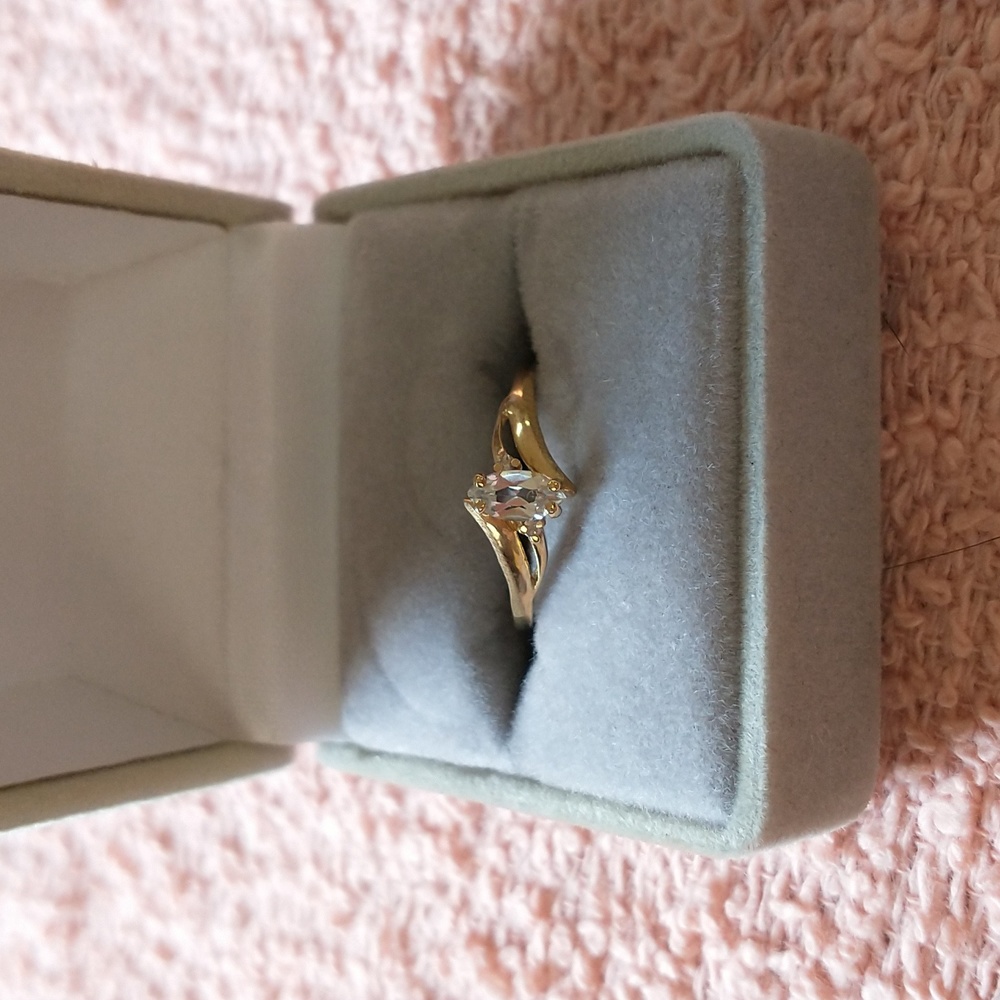 10k solid gold April birthstone ring - Picture 3 of 7
